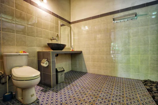 Toilet 4